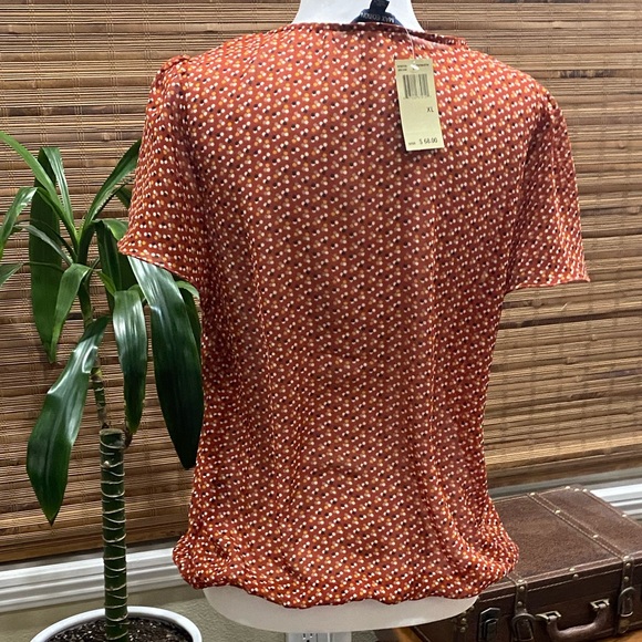 🌟Pretty Flutter Sleeve Blouse NWT🌟 - Picture 2 of 4